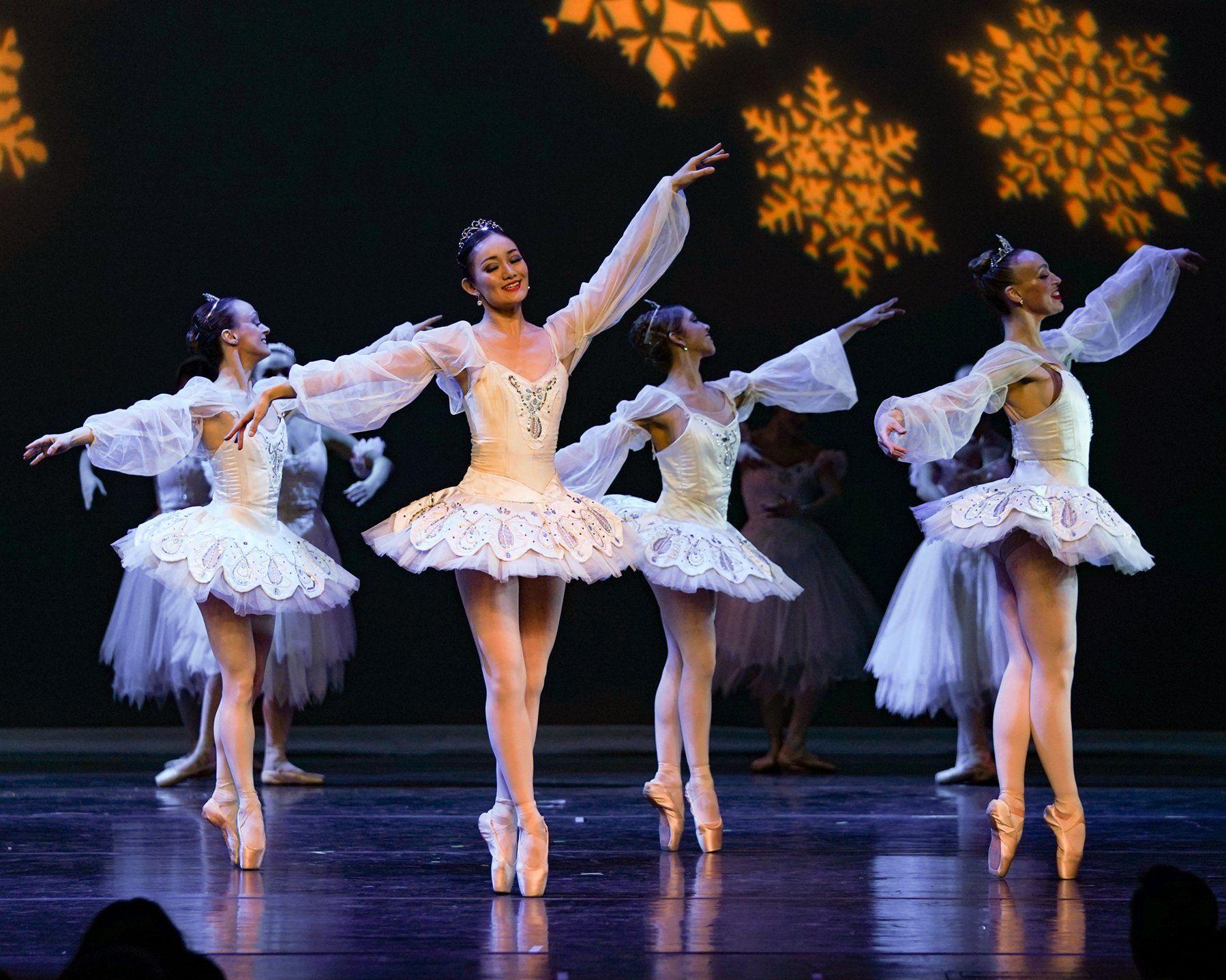 AC Ballet Nutcracker Ballet dancers en pointe