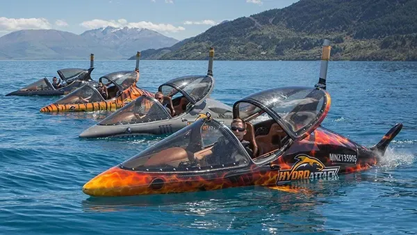 quatre seabreacher sur l'eau+custom motors.