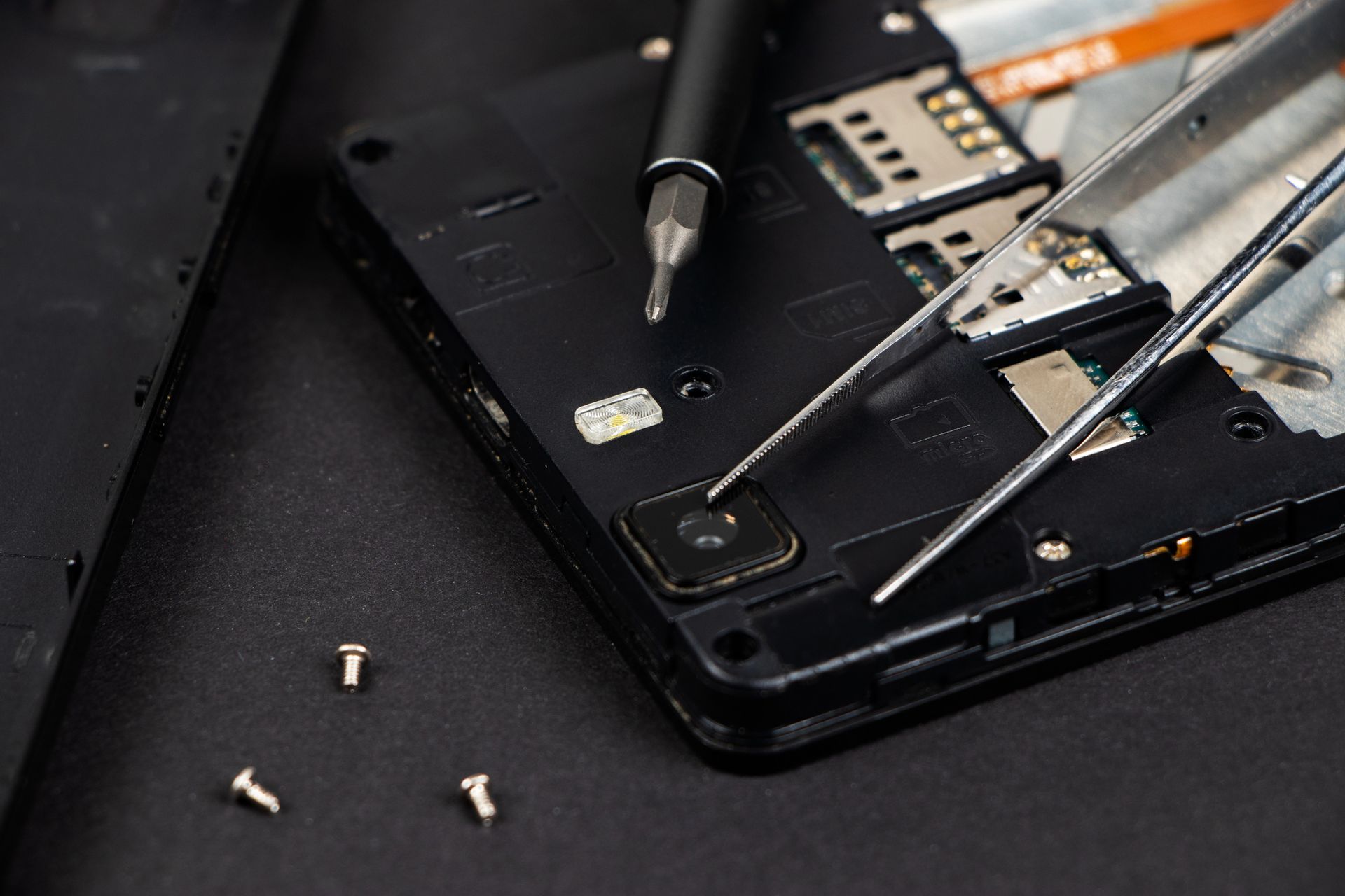 Reparación de placa de celular con microsoldadura