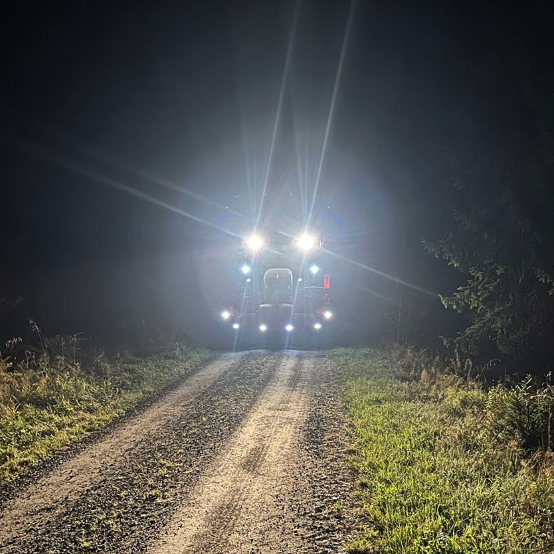 Tractor Bumper turvapuskuri lisää turvallisuutta syyspimeillä