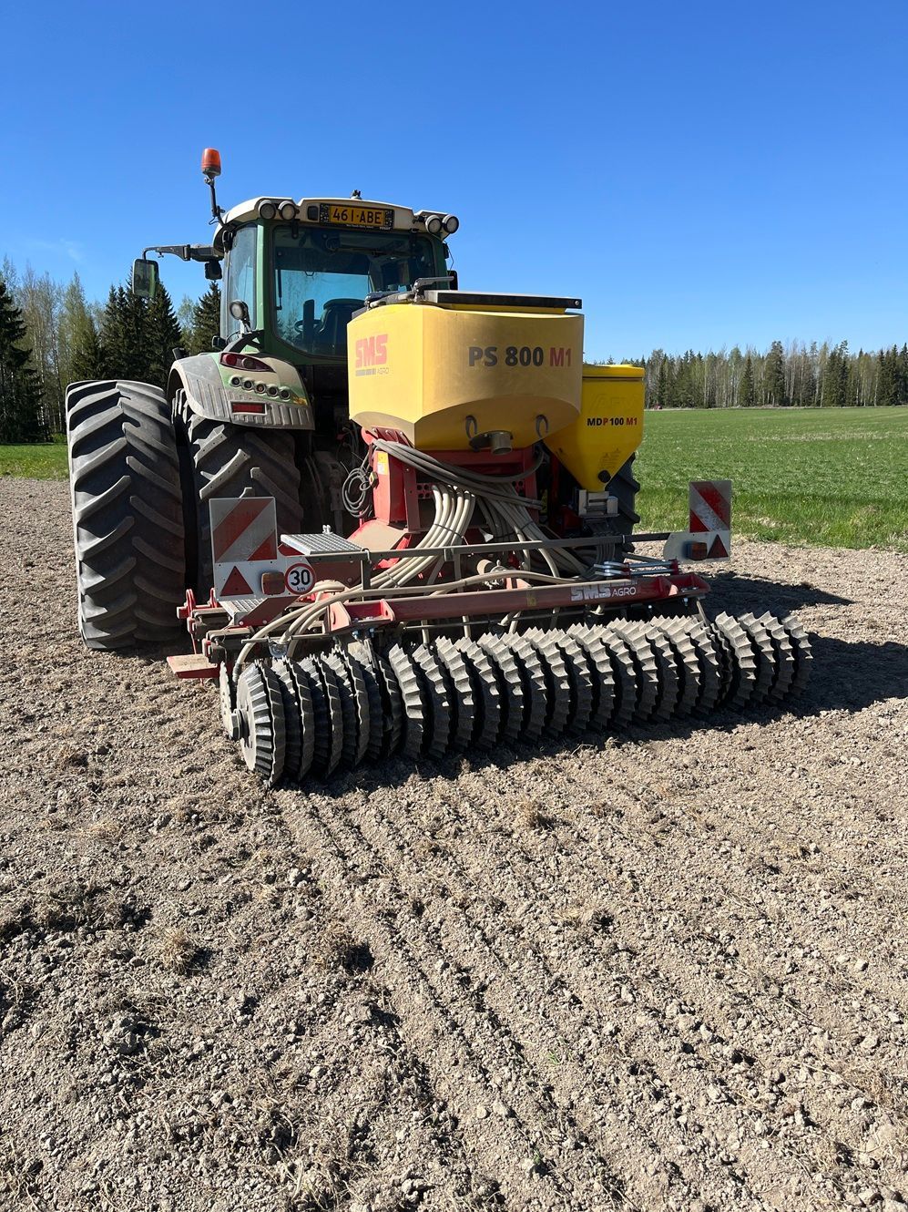 SMS SmartSeeder pneumaattinen kylvökone käytössä Suomessa.