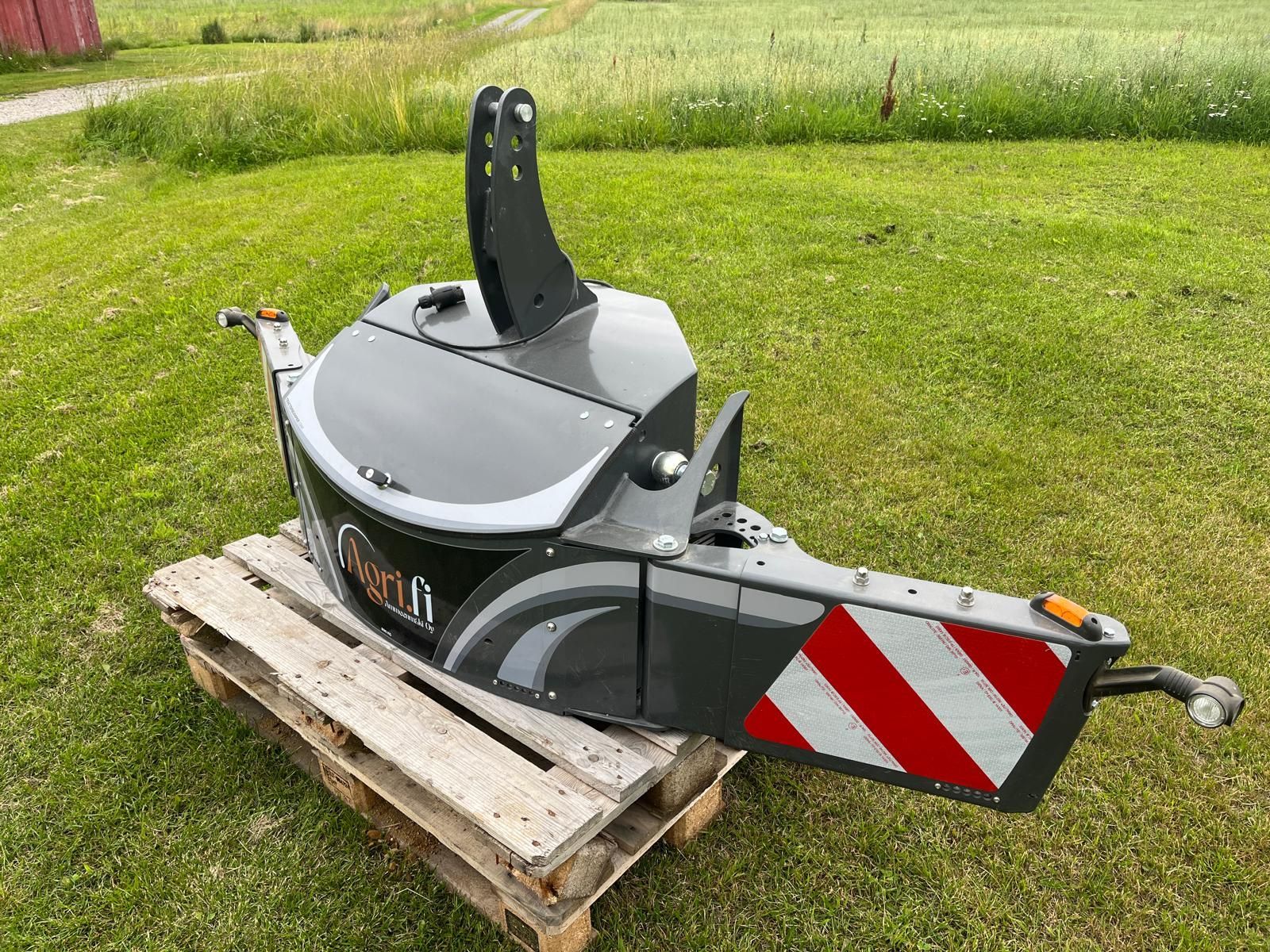 Tractor Bumper turvapaino 800 kg. Esittelylaite.