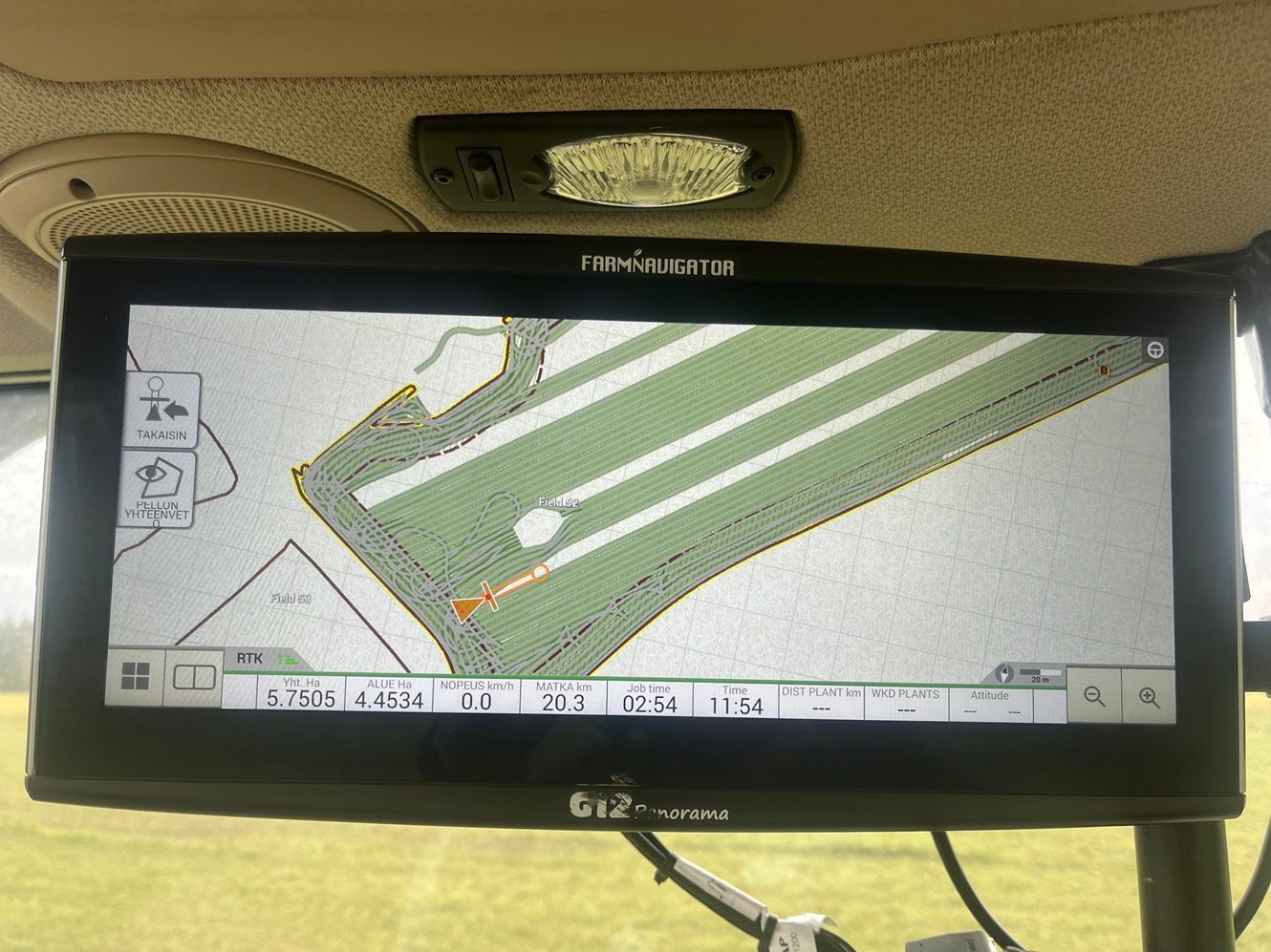 Farmnavigator ajo-opastimen ja automaattiohjauksen käyttöliittymä traktorin ohjaamossa