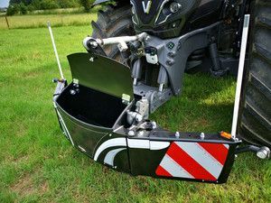 Tractor Bumper on käytännöllinen, voit kuljettaa tarvikkeita turvallisesti lukitussa työkalulaatikossa. 