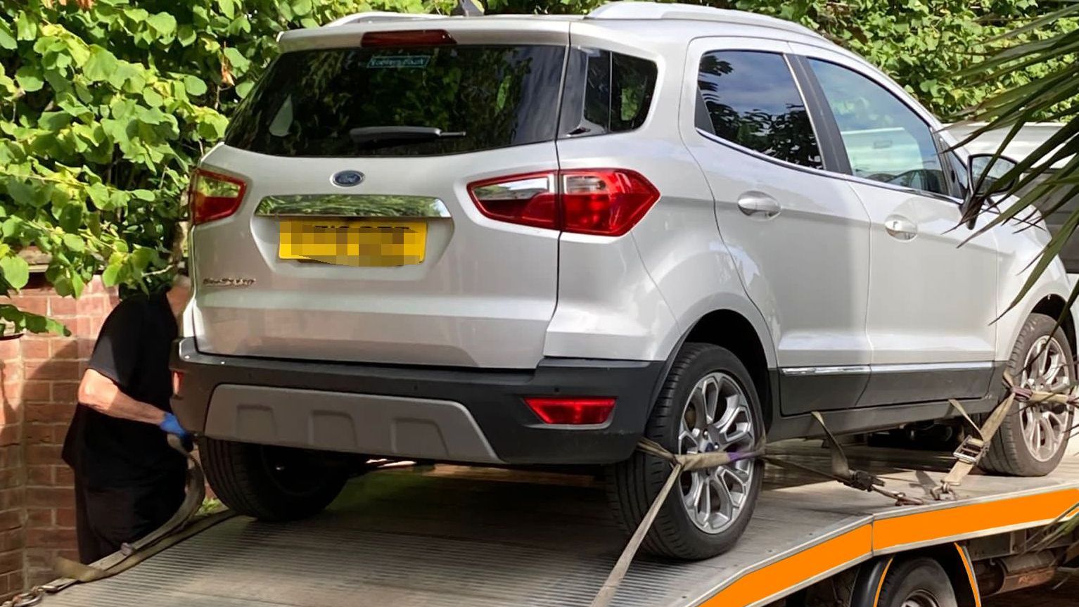 ford eco sport on back of benfleet scrap tow truck