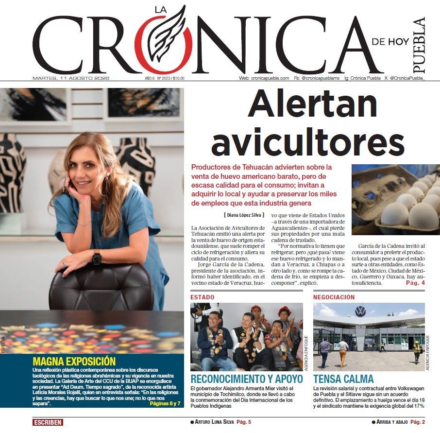 Portada de periódico La Crónica con titular “Alertan avicultores” y foto de mujer sentada junto a pollos y gallinas.