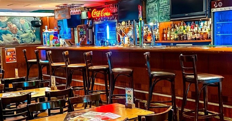 名古屋伏見で飲んで、踊って、出会う最高のバーー。