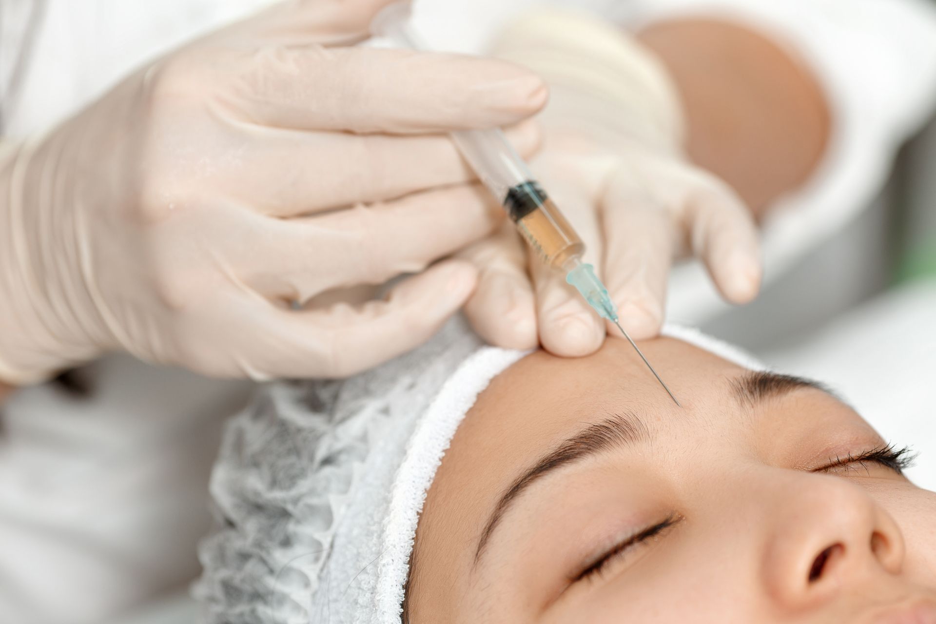 The cosmetologist performs the injection. The cosmetologist performs the injection.