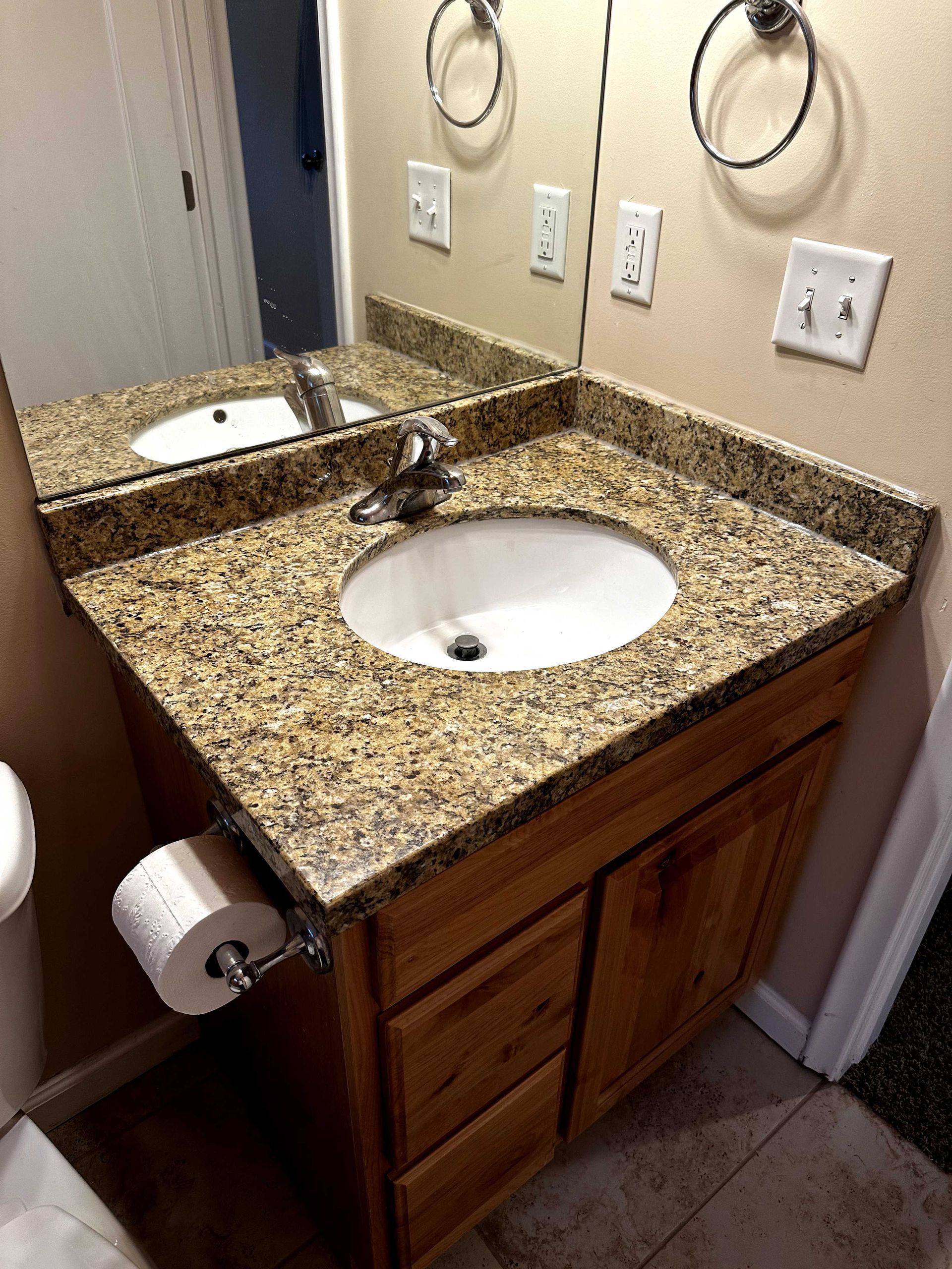 A bathroom with two sinks and a toilet