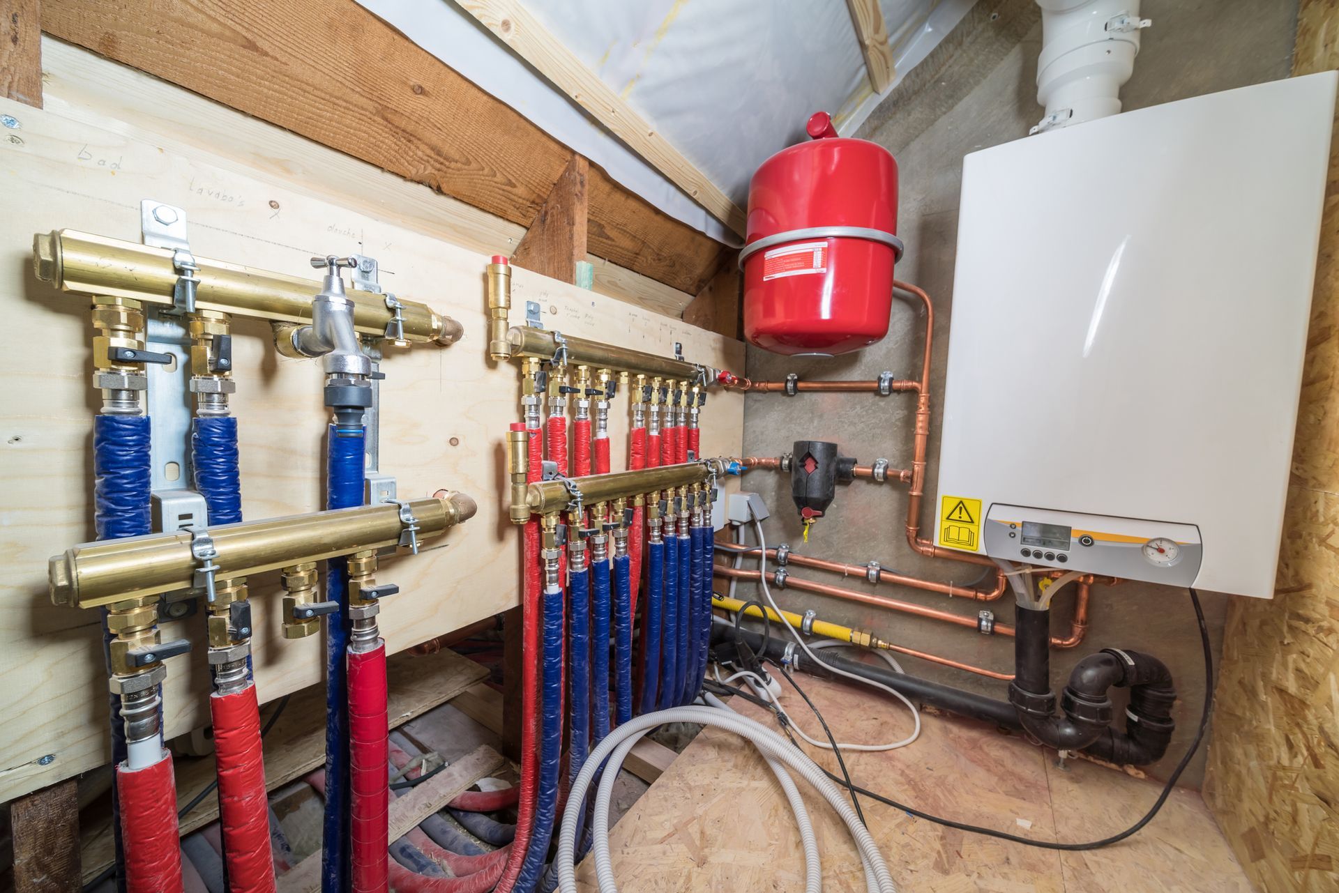 On a collector for heating there are temperature gauge in a cabinet worked.