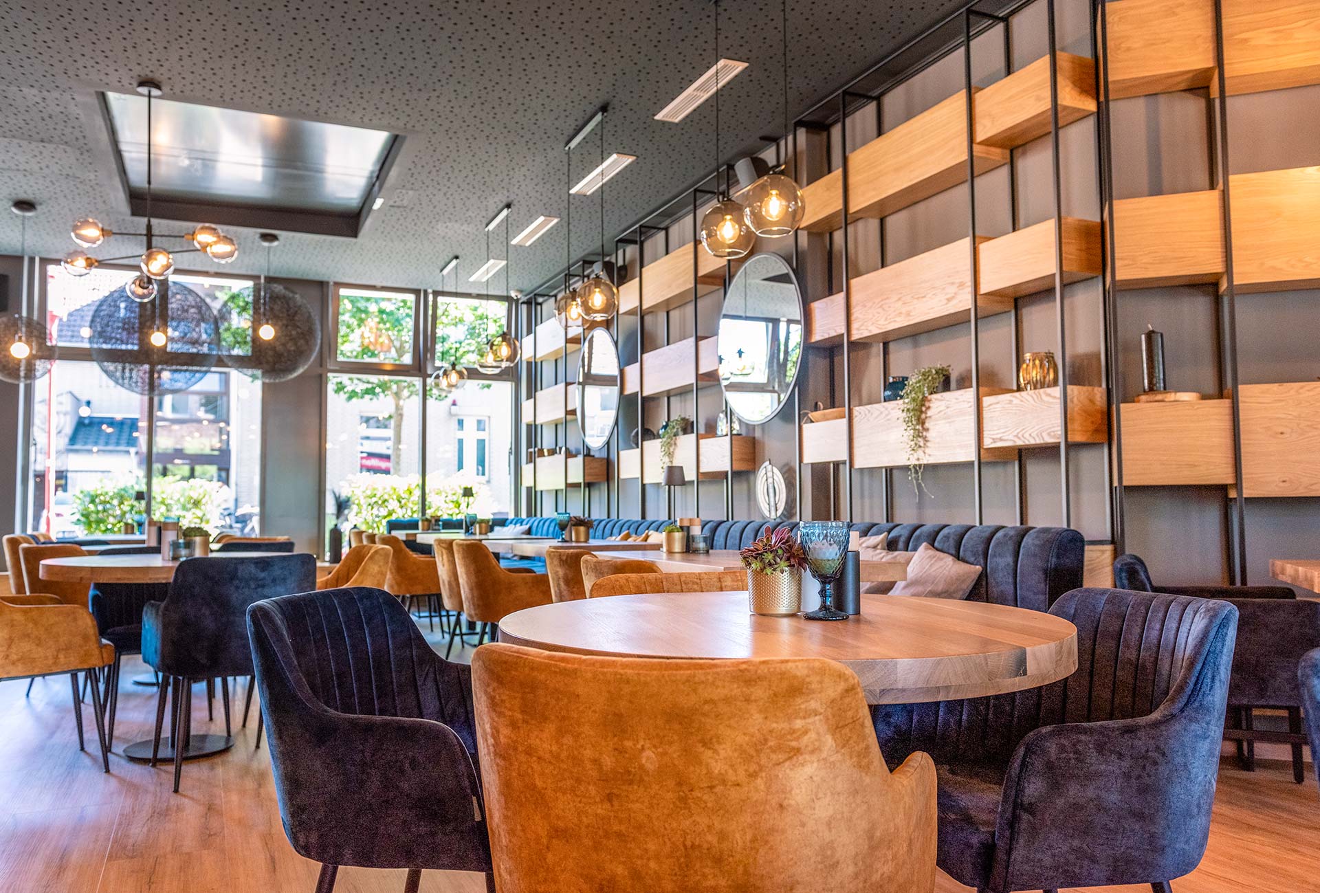 Lichtplanung des Innenraums - Ambientebild der Brasserie Lehrte