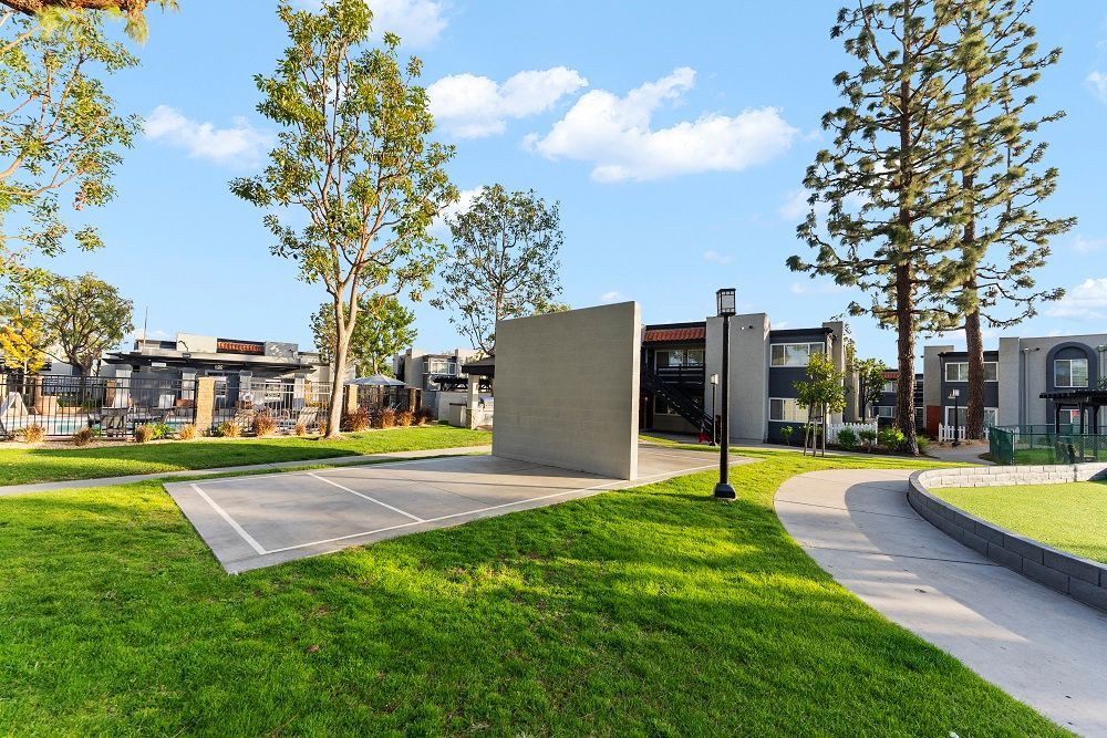 Sliding Photo Gallery Displaying Community Amenities