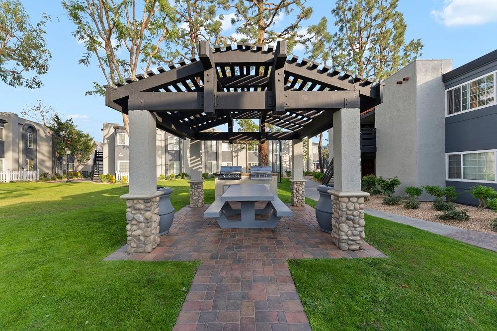 Sliding Photo Gallery Displaying Community Amenities