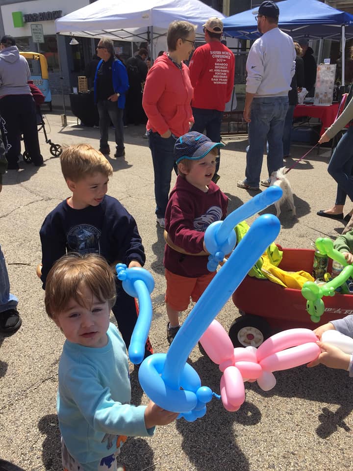Balloon twisting