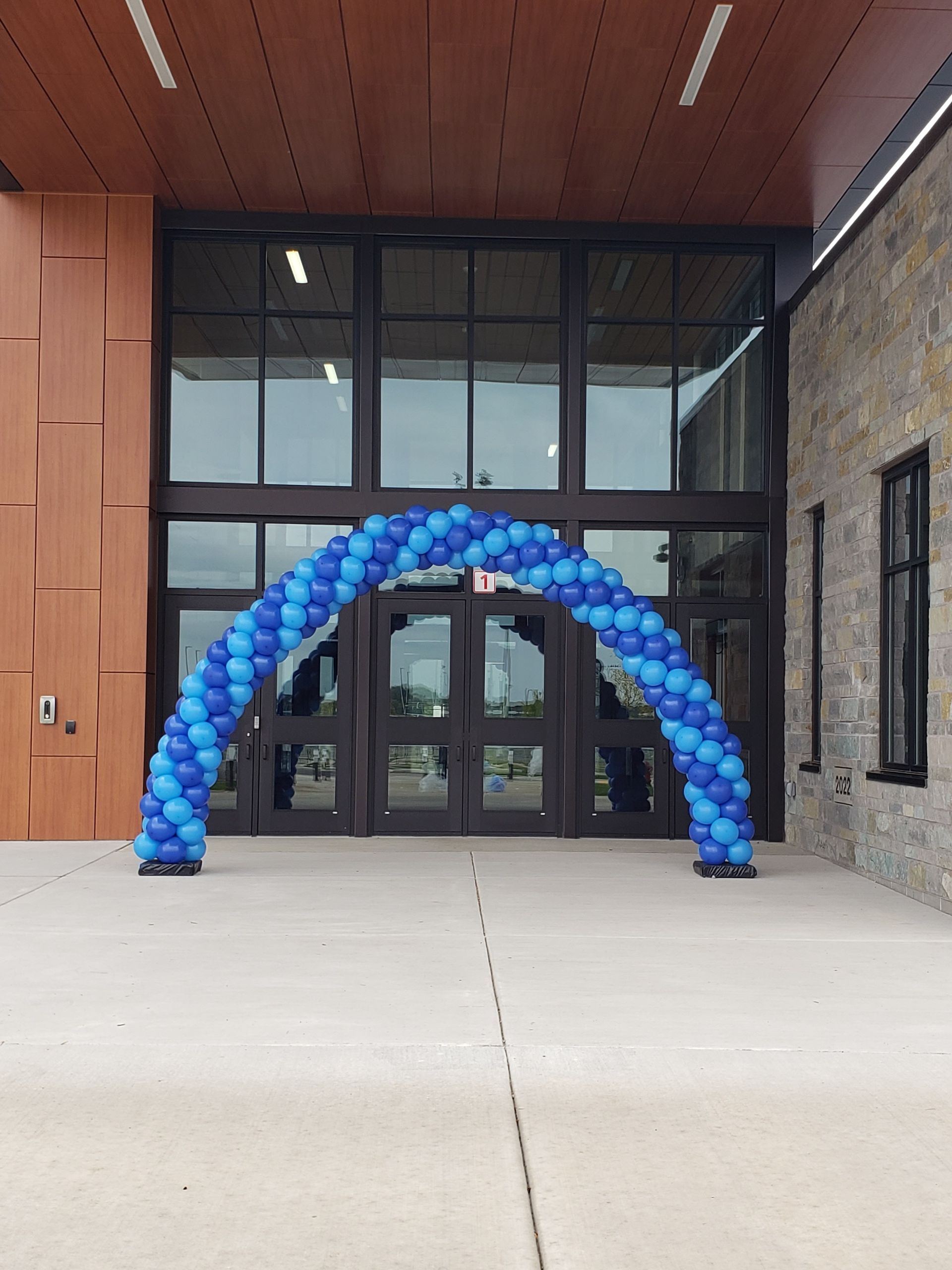 Total Length: 25ft
Style: Sprial
Colors: Blue and light blue. 