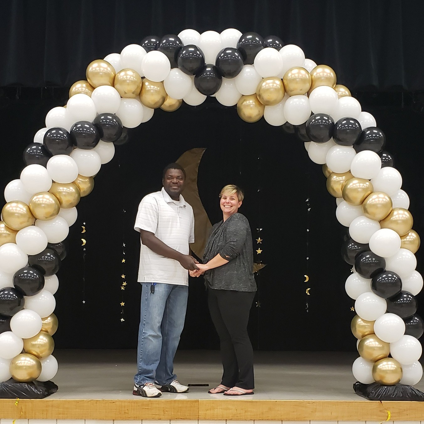 Total Length: 25ft
Style: quick spiral 
Colors: white, black and gold. 