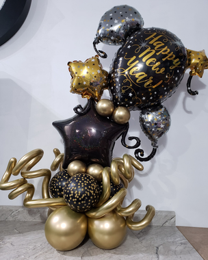 New Year Table Top display. Black, gold and silver assortment of latex and mylar balloons to celebrate the new year!