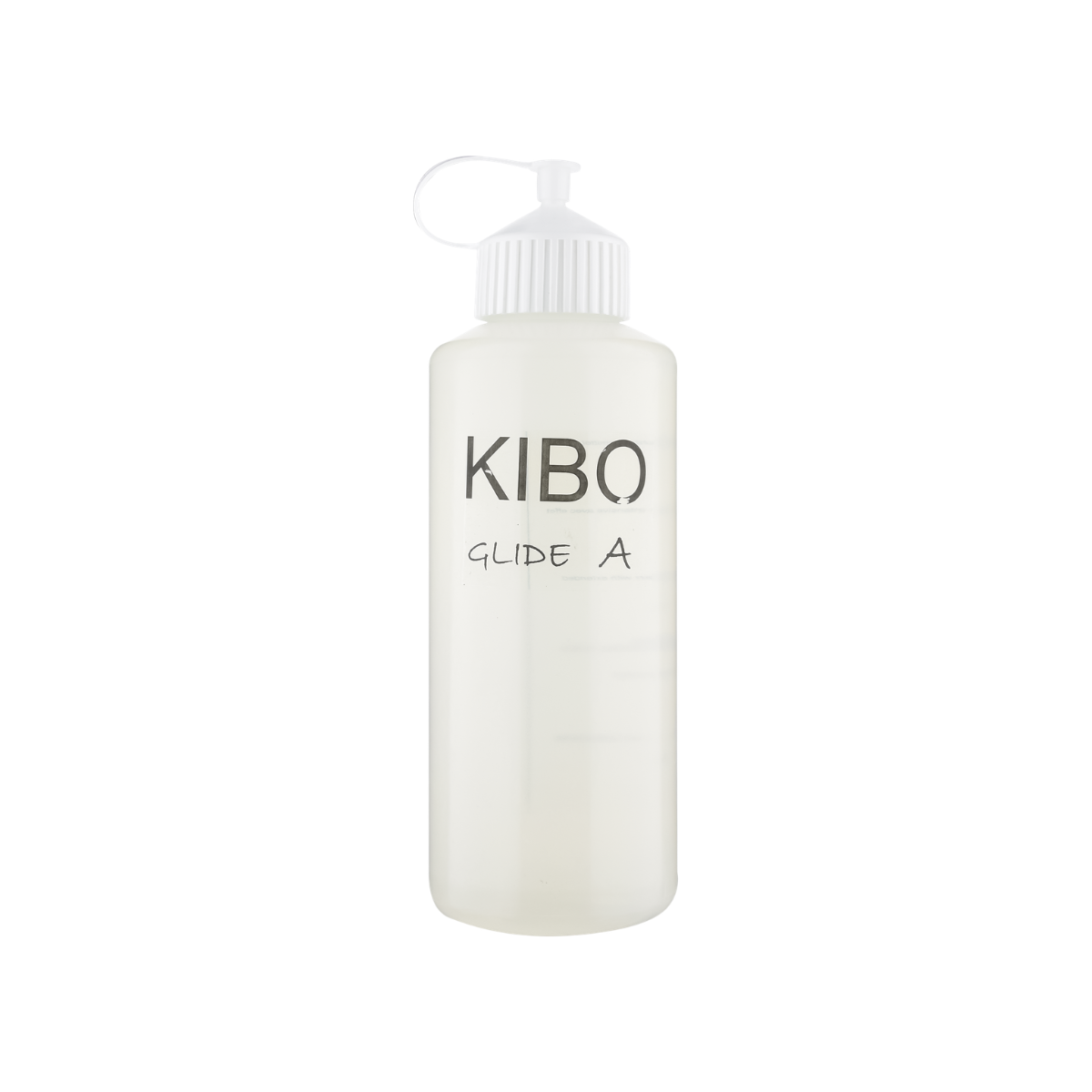 Weisse Pumpflasche mit der Aufschrift „KIBO“ auf schlichtem weissen Hintergrund