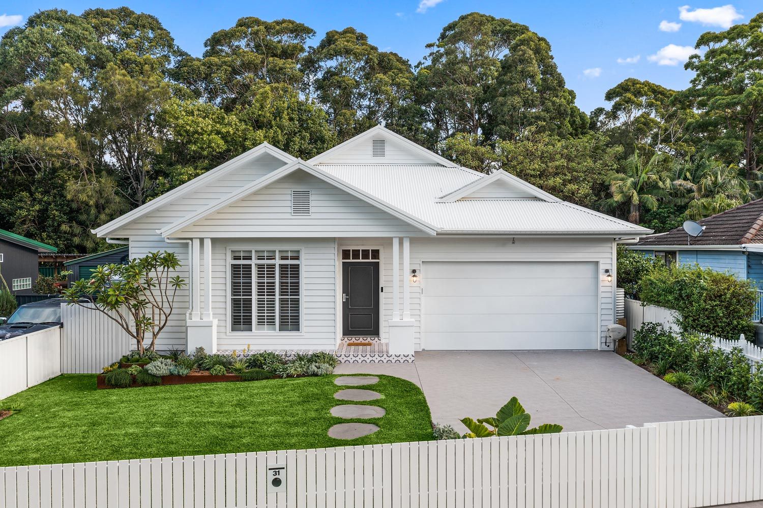 A Knockdown Rebuild House In Beacon Avenue