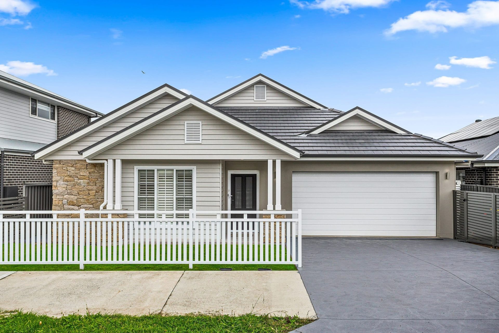 Modern Single-story Suburban House With White Fence — Evolution Building Group in Dapto, NSW