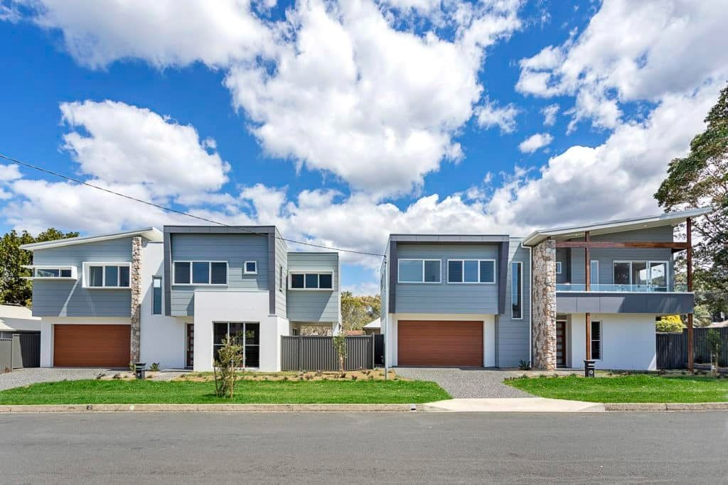 A Row of Houses with A Blue Sky in The Background — Evolution Building Group Dapto, NSW
