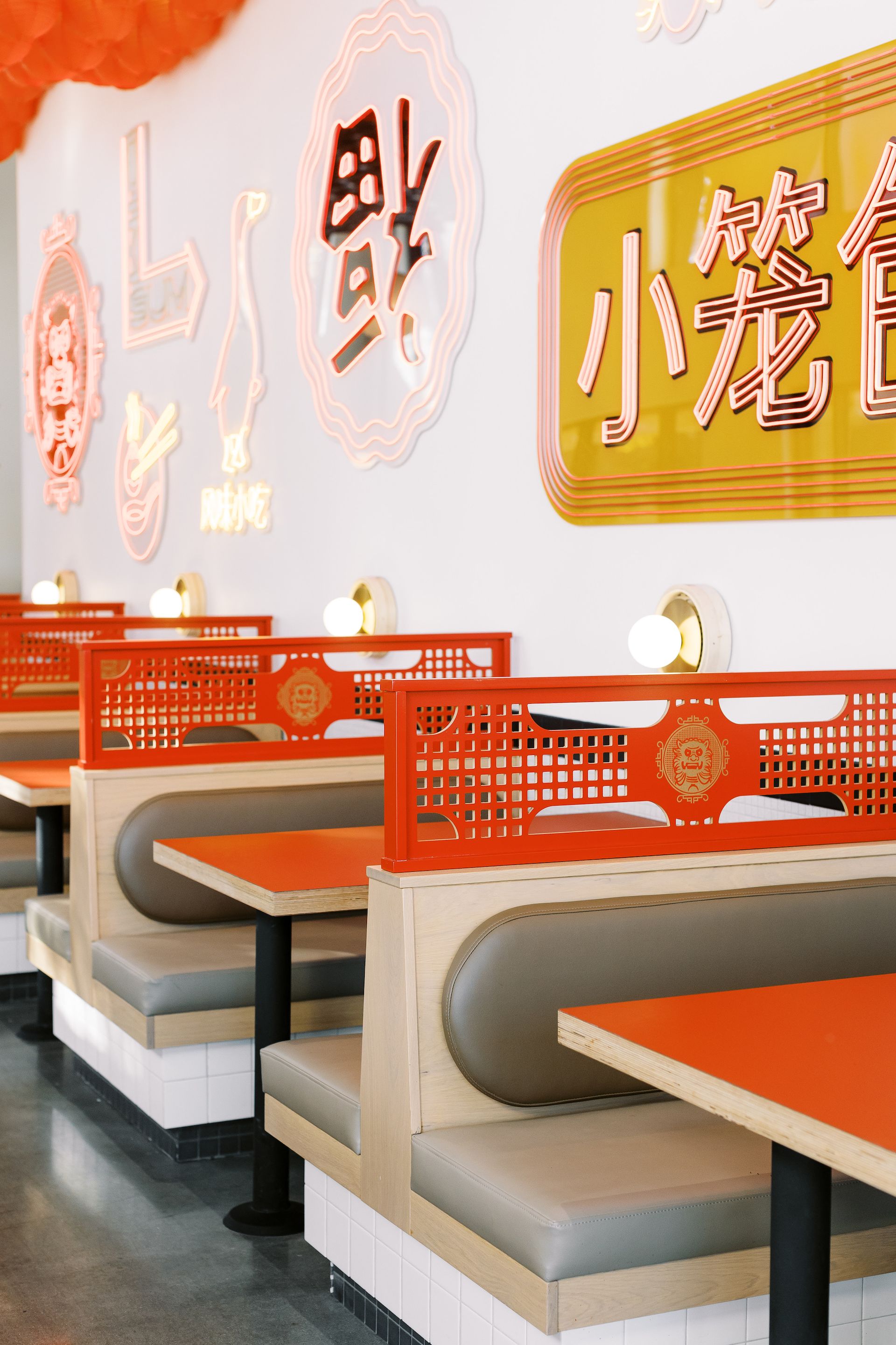 A row of tables and benches in a restaurant