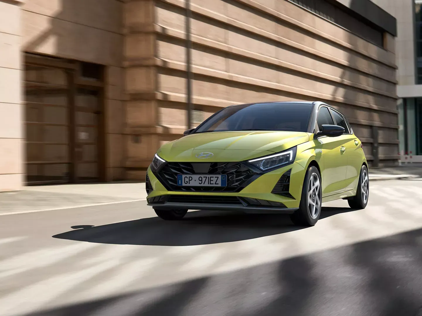 Una Hyundai i20 gialla 