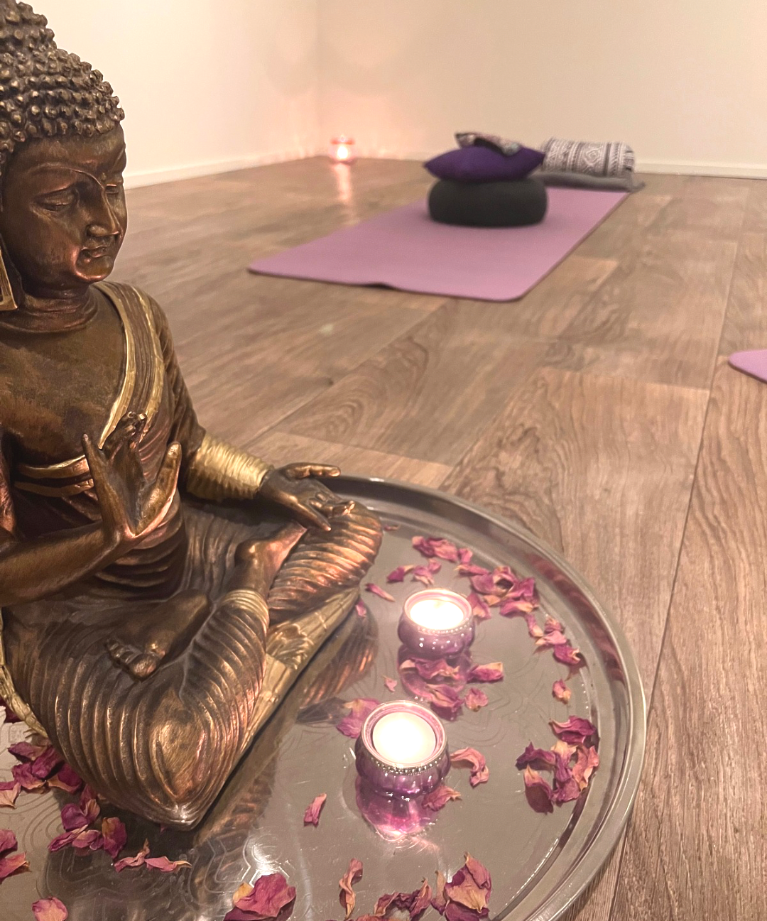 Yin Yoga Esmee Evers geeft een Yin Yogales bij Hugz in Zelhem