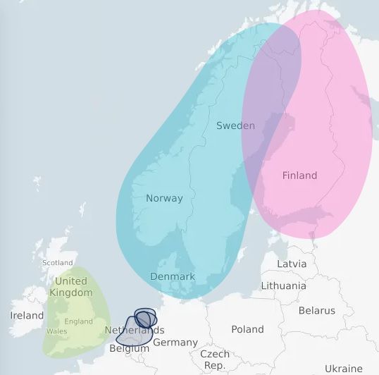 Kaart van Noord-Europa met blauw en roze gearceerde gebieden boven Scandinavië en Finland.