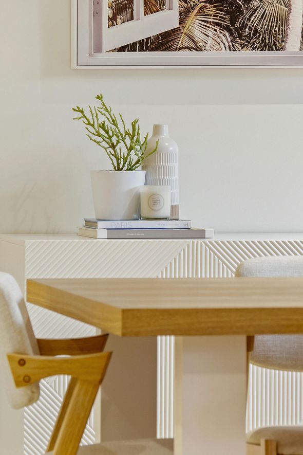 Dust free surfaces