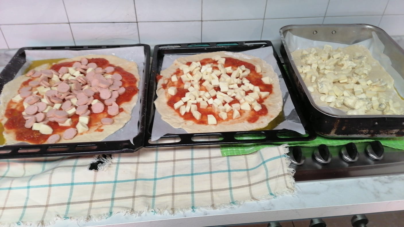 pizze da infornare presso la struttura per anziani