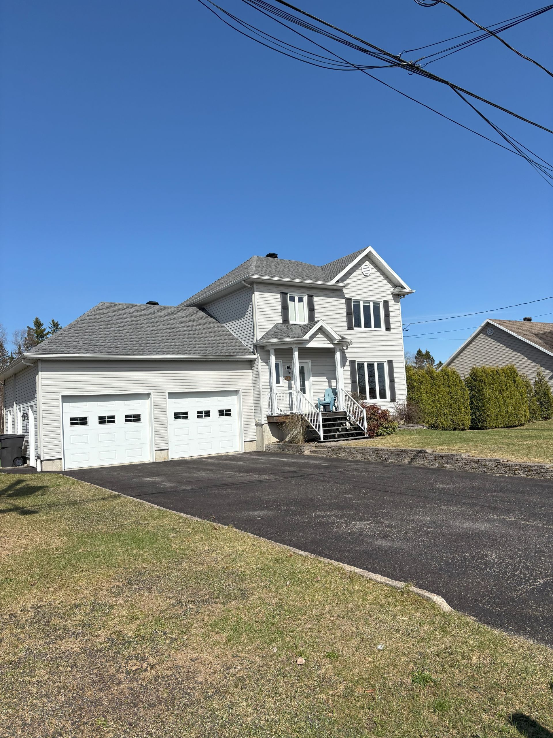 Maison 4 versant avec garage GAF gris étain