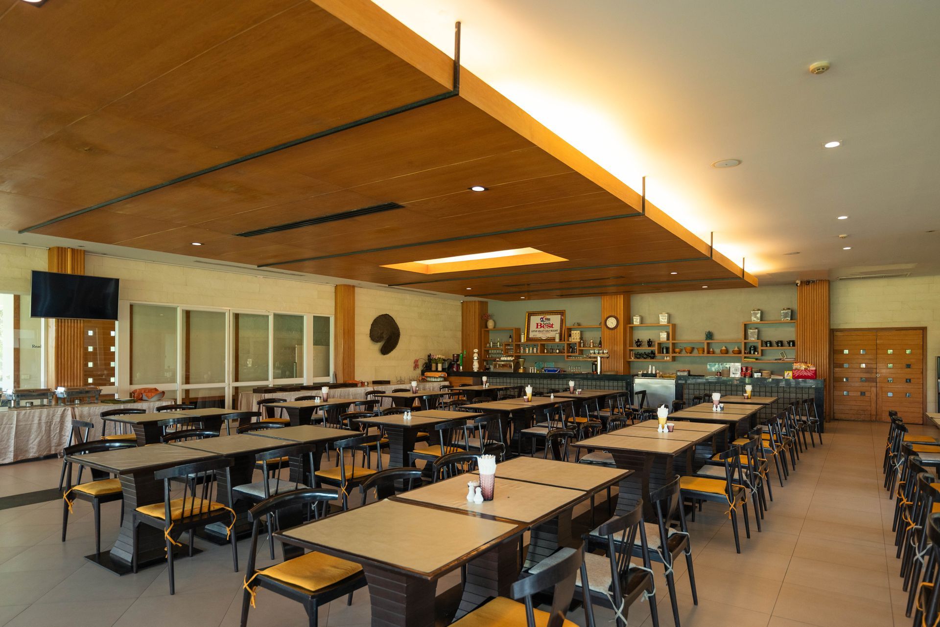Lotus Leaf Restaurant - Lotus Valley Golf Resort