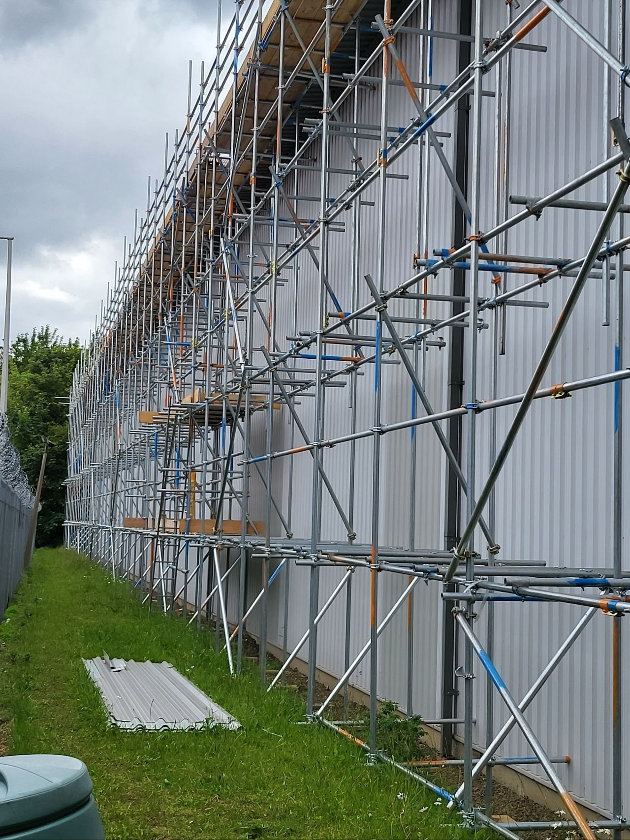 Commercial scaffolding for warehouse 