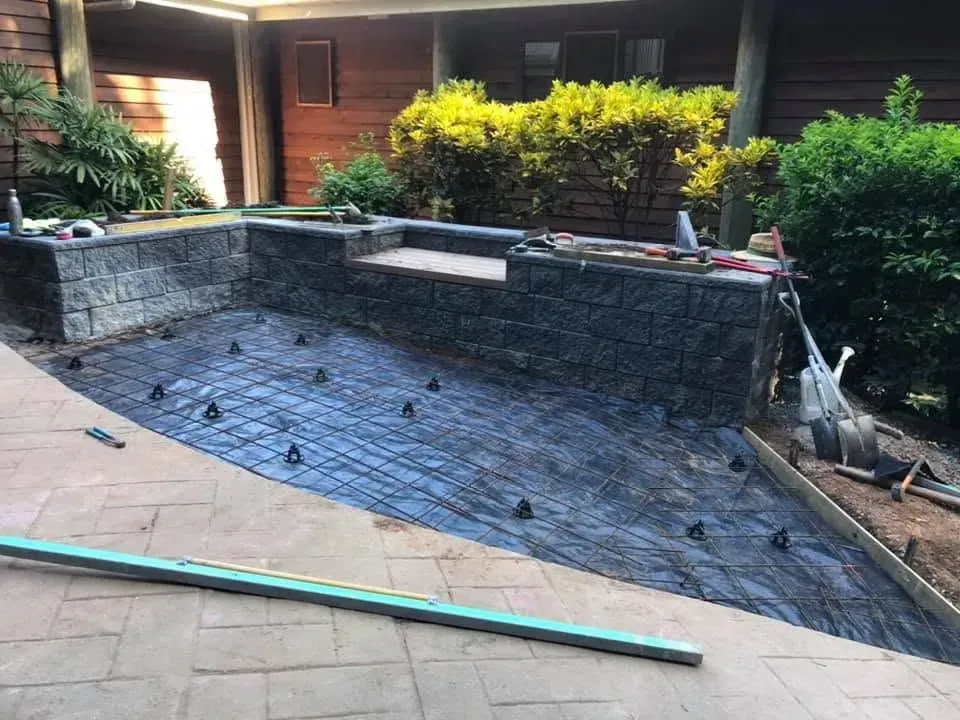 Reinforced concrete slab preparation with steel mesh