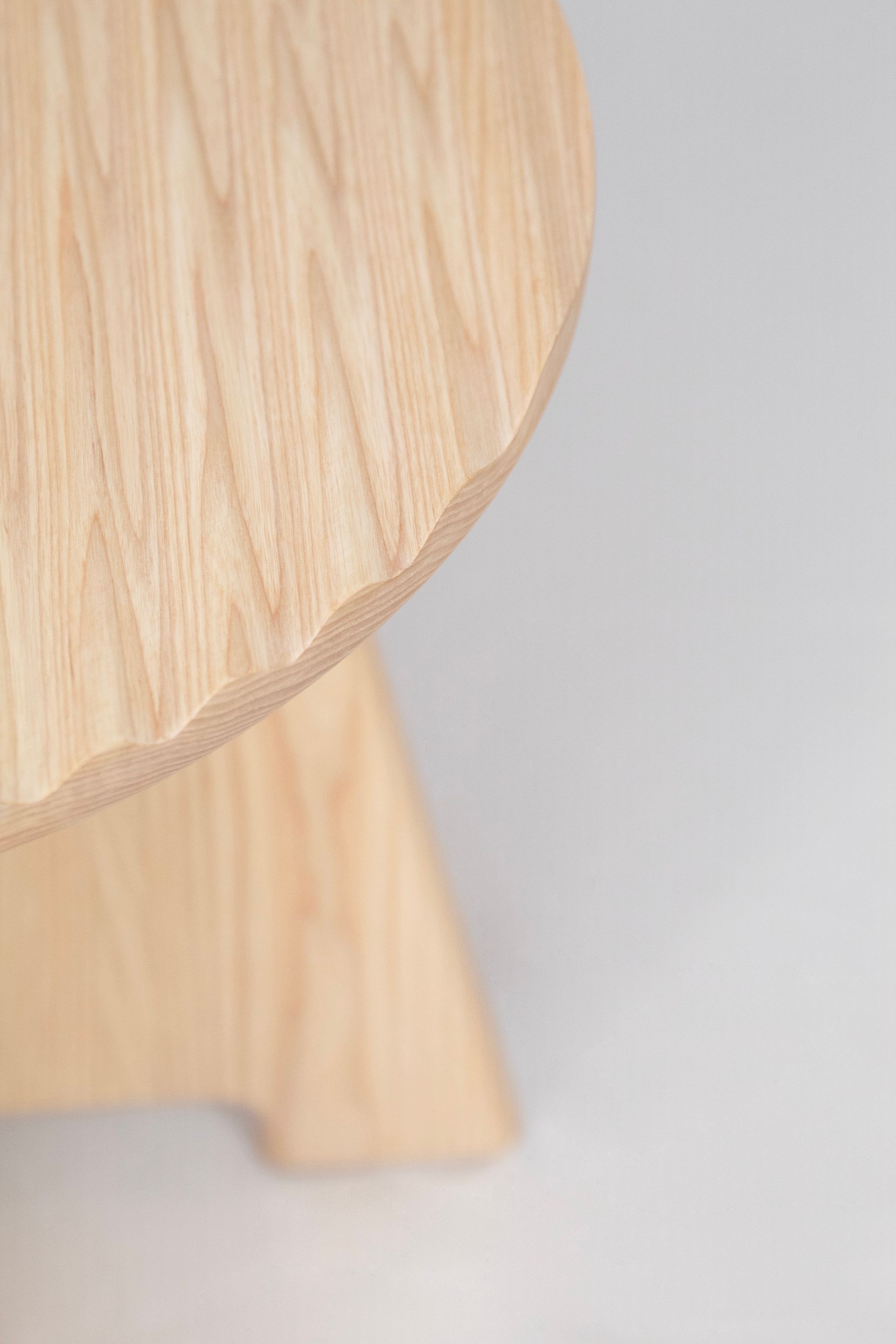 RUFFLE TABLE