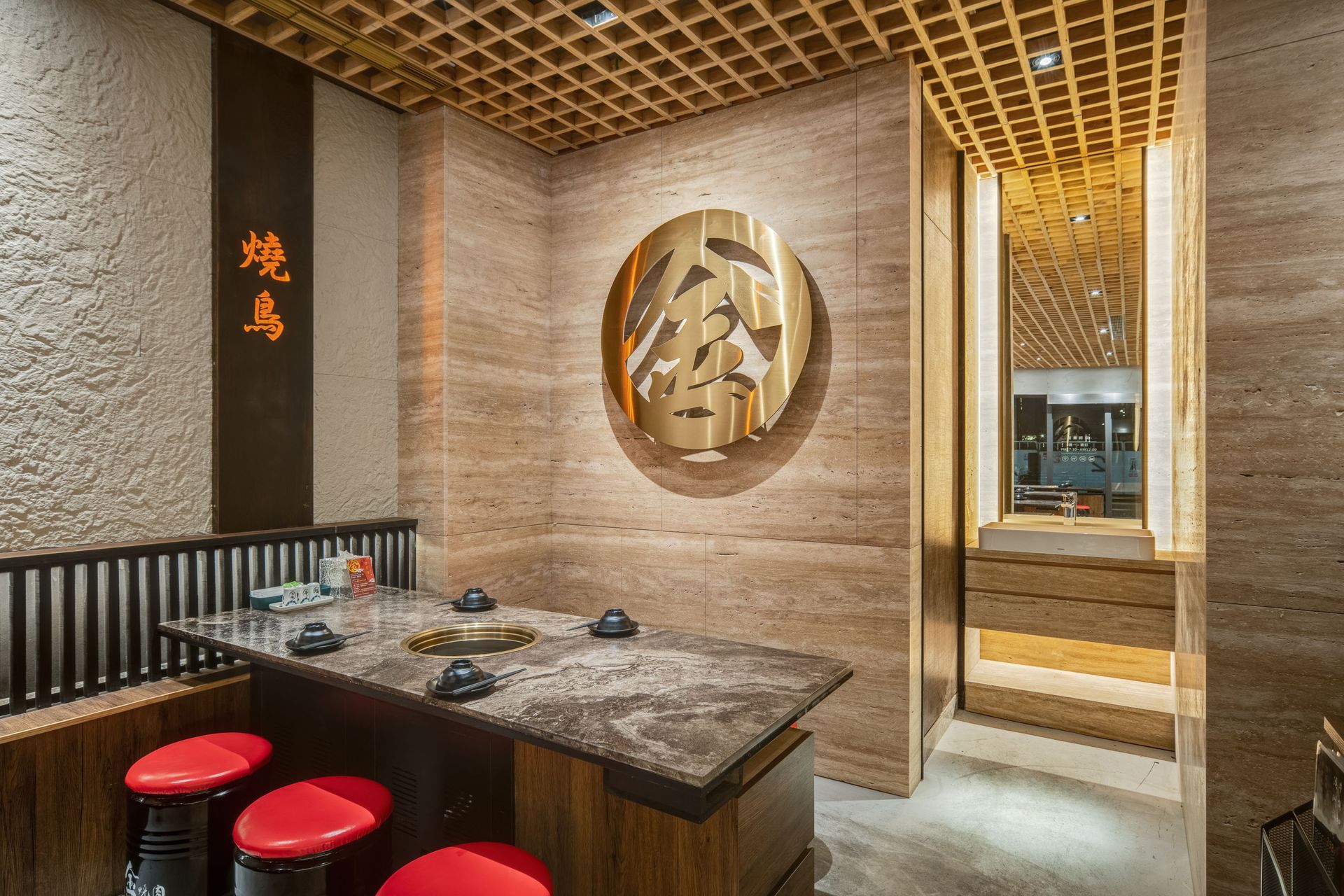 金碳火燒肉青埔店 包廂座位區設計 餐飲空間氛圍營造｜原築設計