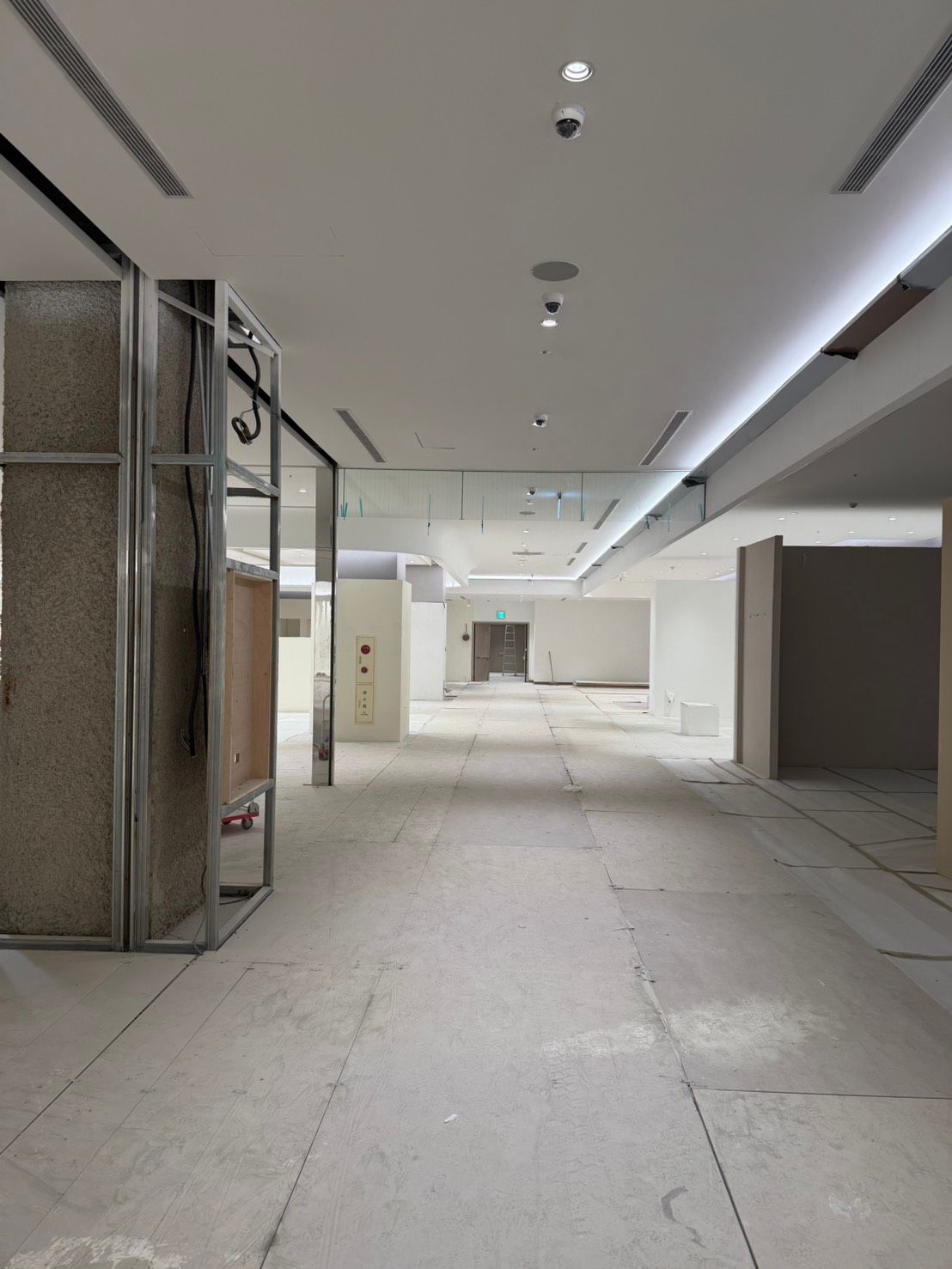 大巨蛋商場消防工程 施工現場 消防設備安裝實拍｜原築設計