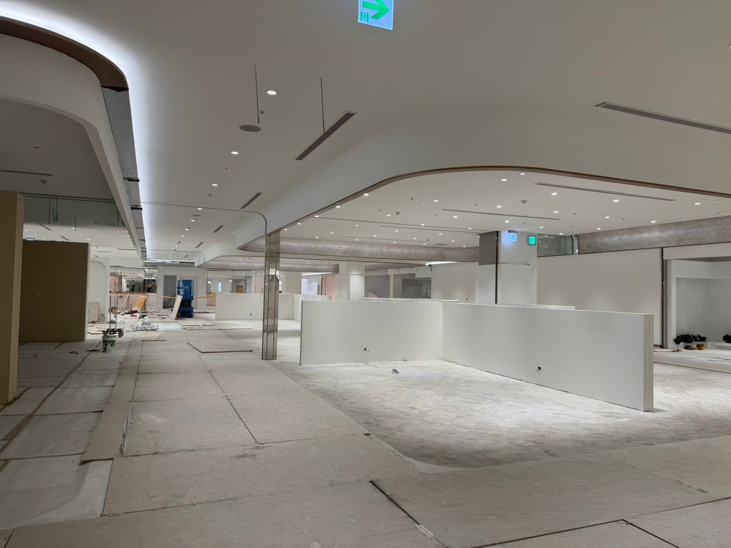 大巨蛋商場消防工程 天花板消防管線配置 安全設計實拍｜原築設計