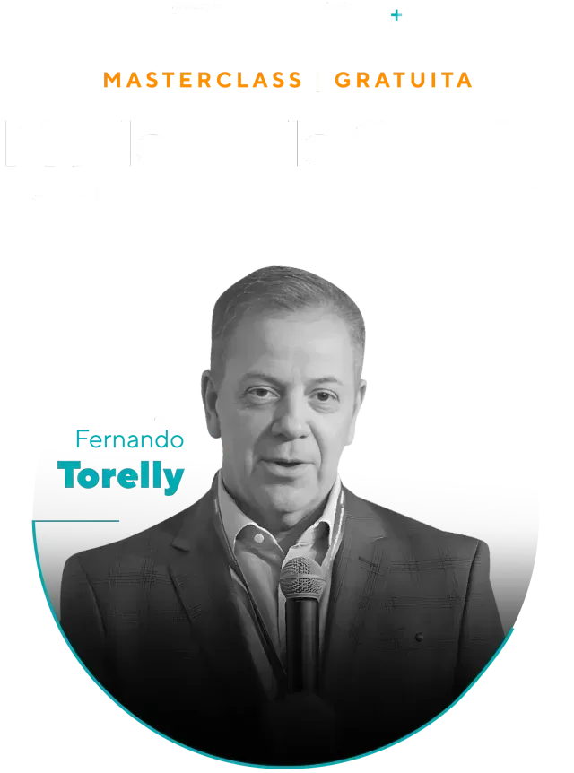 Um homem de terno está falando em um microfone.