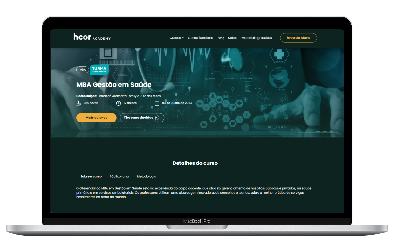 Um laptop está aberto em um site.