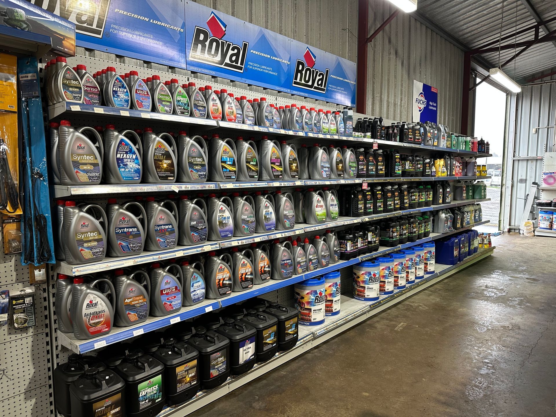 Motor Oil Flows From The Bottle - Car Parts in Northern Rivers, NSW