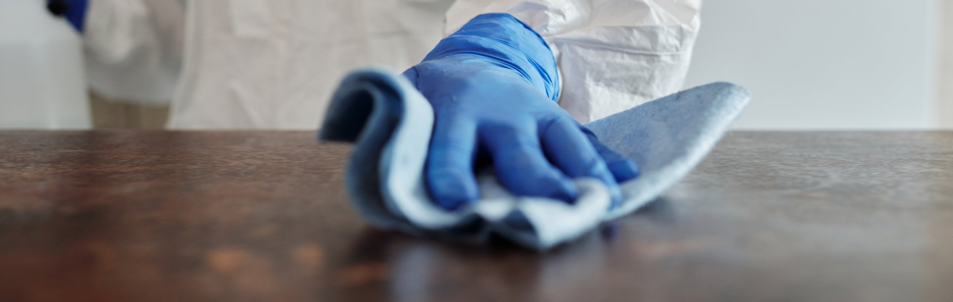 Cleaning a surface