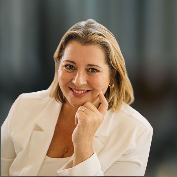 Laura Willius image