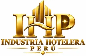 Logotipo dorado con la inscripción «IHP Industria Hotelera Perú», con un edificio estilizado y un diseño monogramático