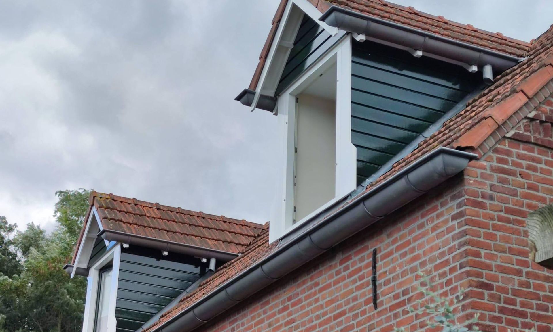 Buitenschilderwerk op een dakkapel in Doetinchem