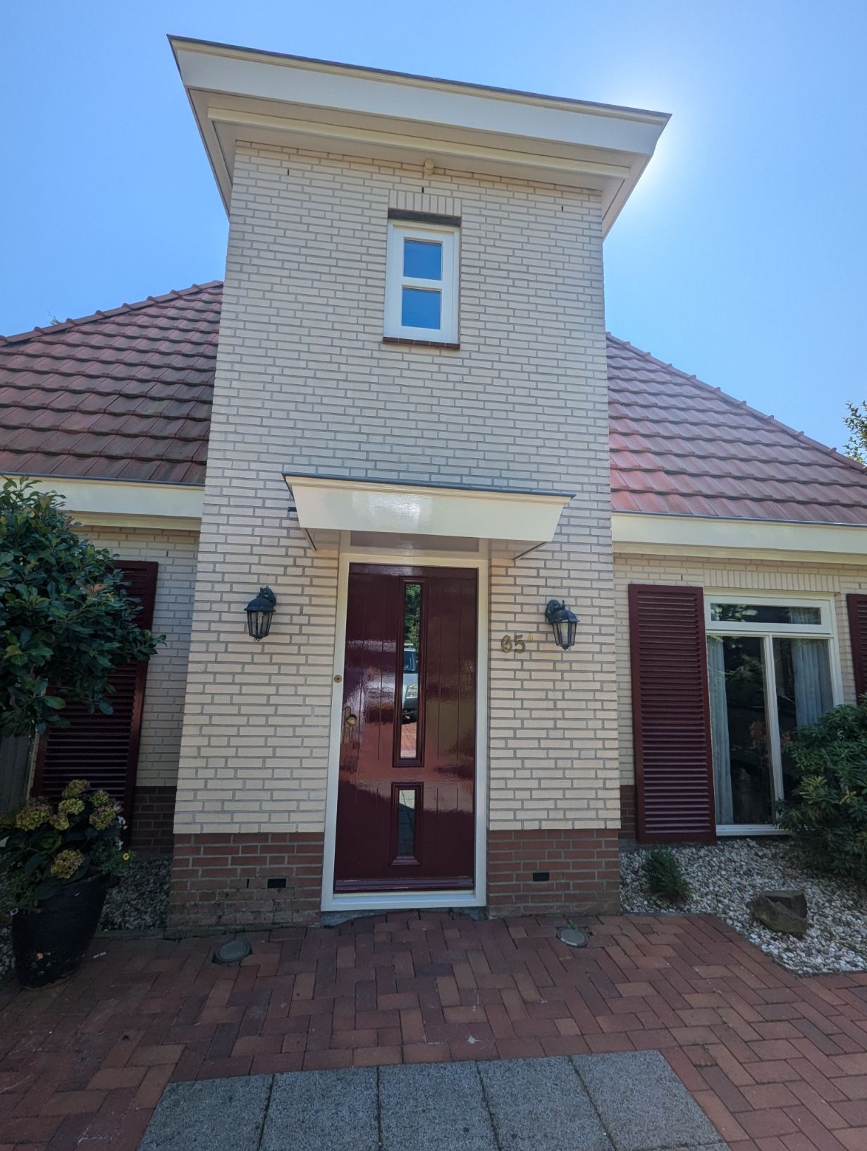 Afgerond buitenschilderwerk aan de gevel van een woning in Doetinchem