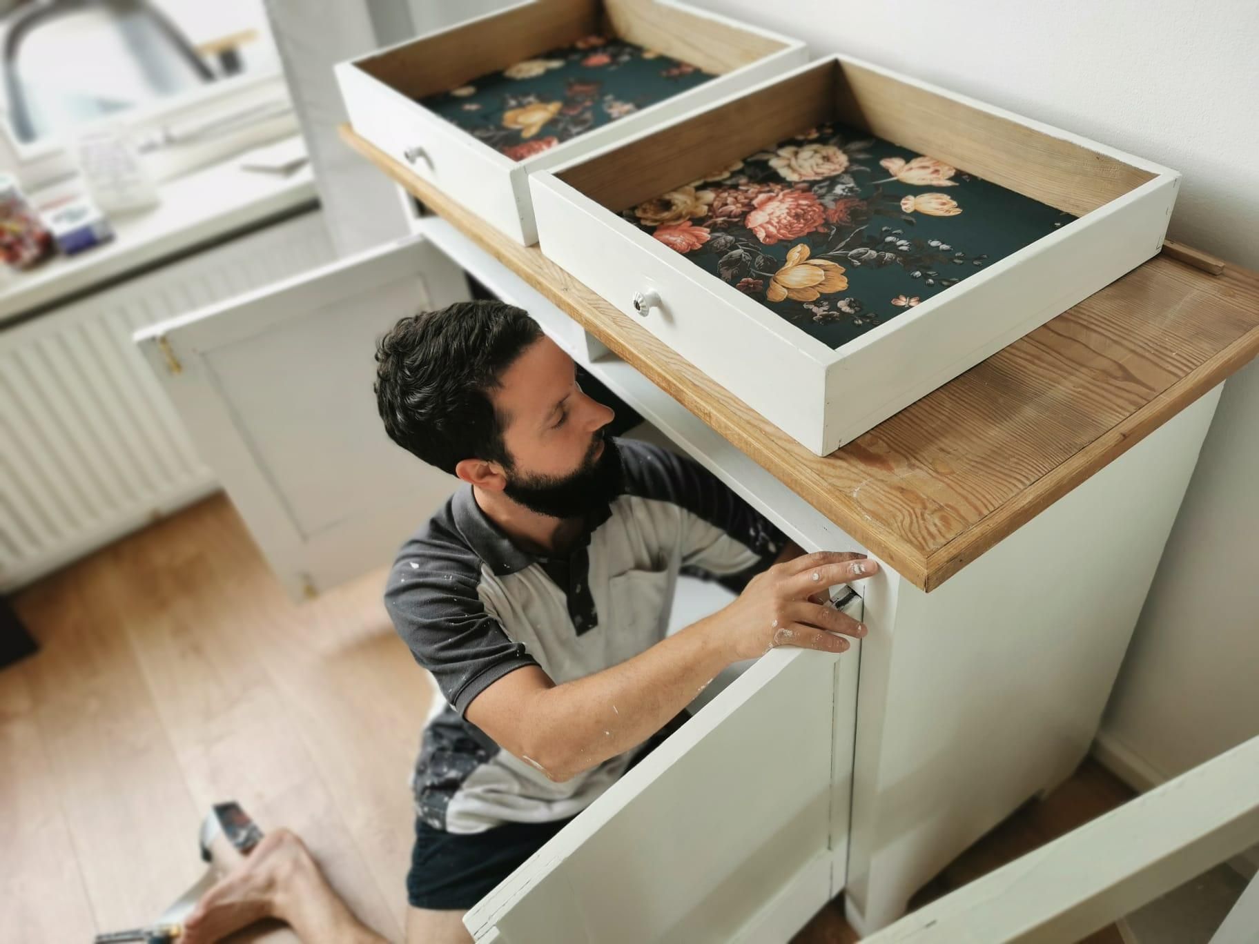 Strak binnenschilderwerk aan een kast. Woning in Duiven.