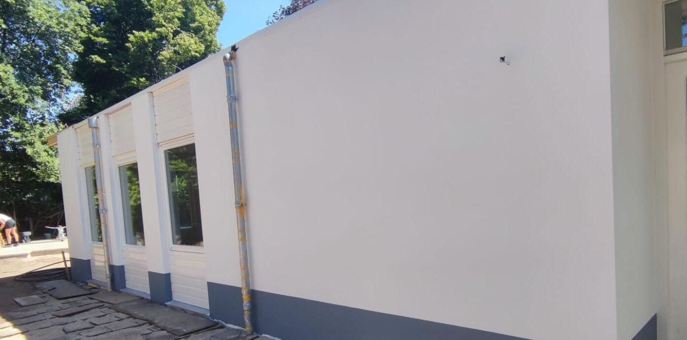 Buitenmuren van een aanbouw (woning) geschilderd door een professionele schilder uit Lichtenvoorde