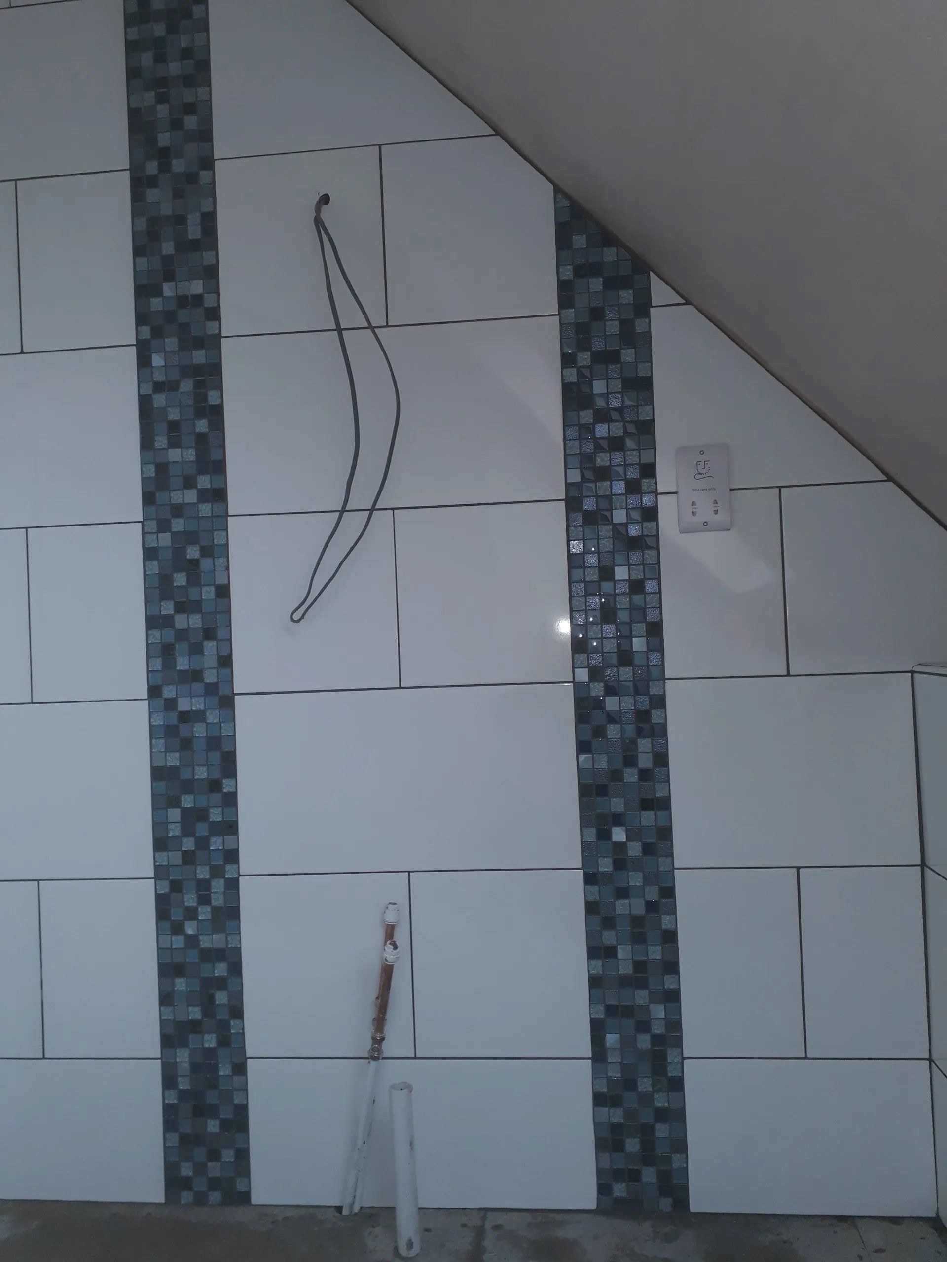 decorative bathroom tiling